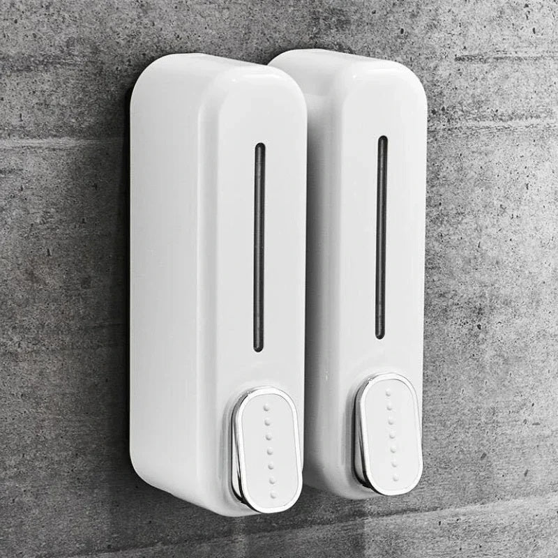 deux-distributeur-de-savon-mural-vertisoap-blanc-au-mur