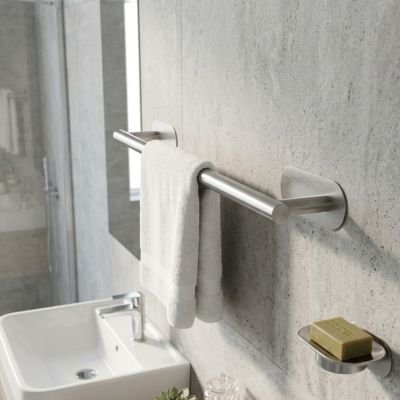 porte-serviette-gris-serviette-blanche-au-dessus-evier