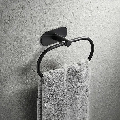 porte-serviette-le-halo-noir-avec-serviette blanche