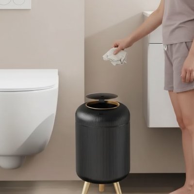 poubelle-pour-salle-de-bain-altos-stria-noire-ouverte